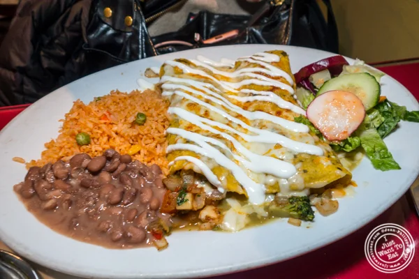 Enchilada suiza在Mamasita在地狱的厨房里,纽约,纽约