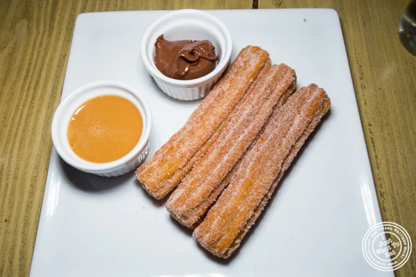 在蓝色狗咖啡馆的Churros在纽约,纽约