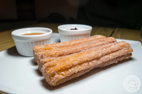 在蓝色狗咖啡馆的Churros在纽约,纽约