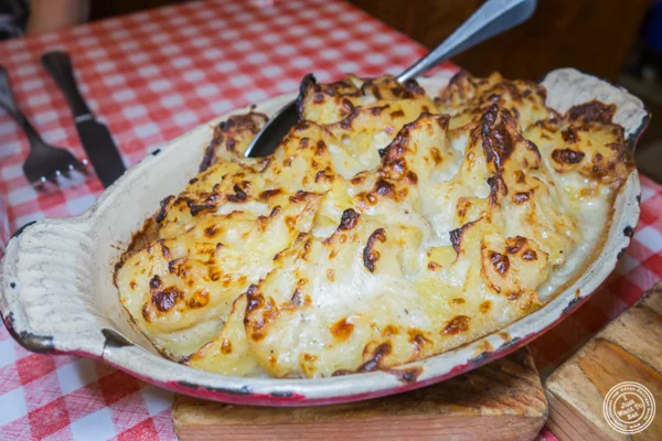 Gratin dauphinois在格勒诺布尔的La FermeA.Dédé,法国
