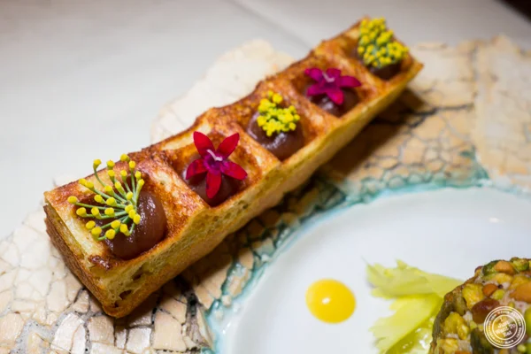 在纽约纽约加布里埃尔Kreuther的Foie Gras Mille-Feuille