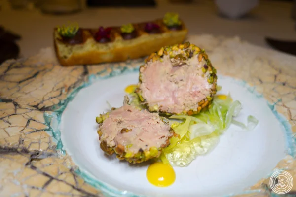 在纽约纽约加布里埃尔Kreuther的Foie Gras Mille-Feuille