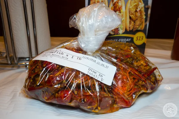 在Hot'n Juicy Crawfish的小龙虾在NYC,NY
