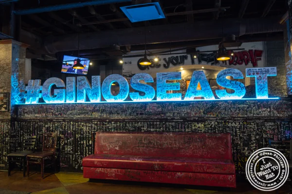 吉诺's East in Chicago, Il