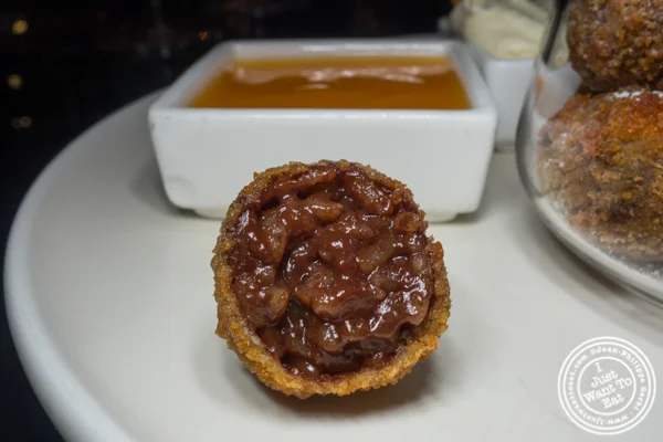 在南部的达东酥脆巧克力米布丁,纽约