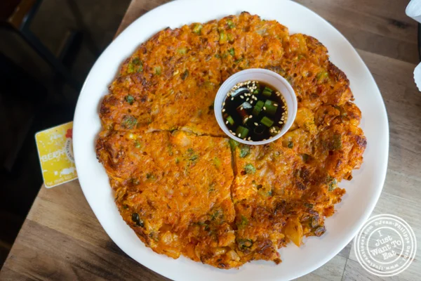 Kimchi pancake at 韩国脆皮鸡在地狱里's Kitchen
