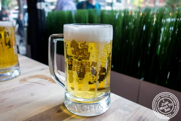 Hitejinro Hite drags beer at 韩国脆皮鸡在地狱里's Kitchen