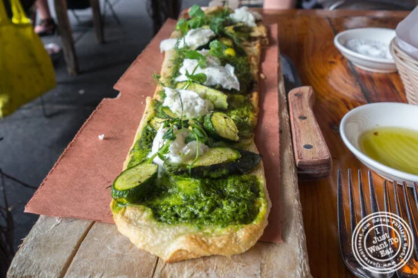 切尔西莫兰迪的Focaccia zucchine e bufala