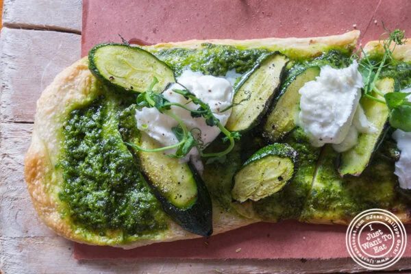 切尔西莫兰迪的Focaccia zucchine e bufala