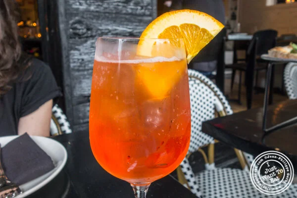 Spritz在西部的Pizzeria Sirenetta