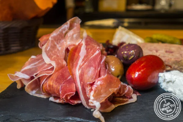 Jambon Cru在纽约纽约州恩区,纽约