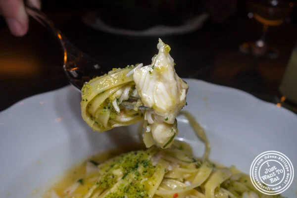 Tagliatelle与King Crab在露台和时尚花园的时代广场