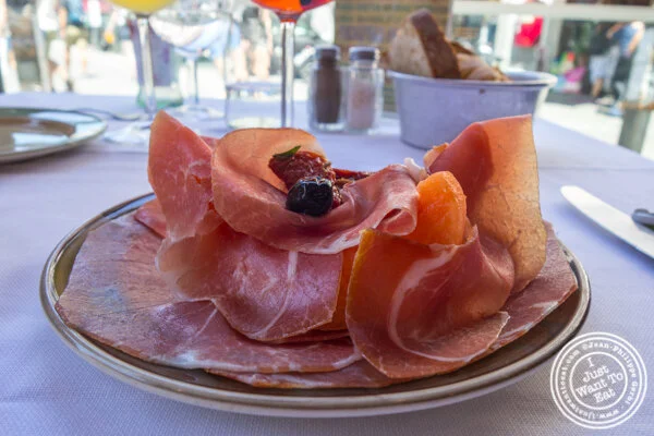 Prosciutto di帕尔马和哈密瓜在Trattoria萨达在中国体育网直播佛罗伦萨