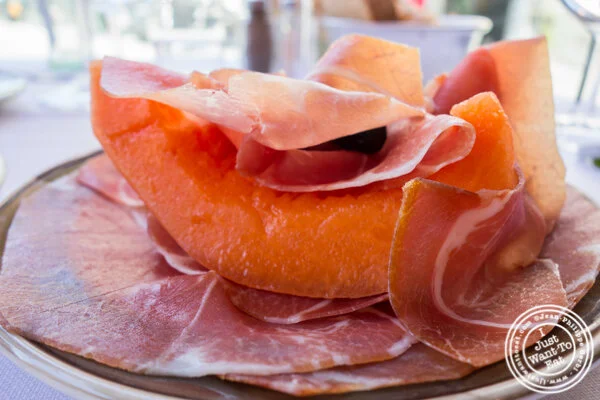 Proscittu di帕尔马和哈密瓜在Trattoria Zaza在佛罗伦萨,中国体育网直播