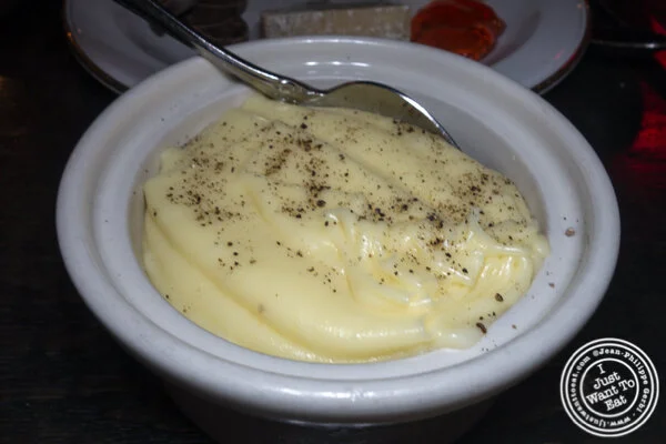长岛市M Wells牛排餐厅的Pommes aligot