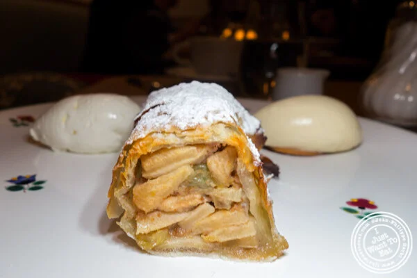 Apple strudel at Wallse in 纽约市, NY