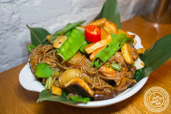 长寿面,鸡油菌&纽约州红色农场的Shiitakes