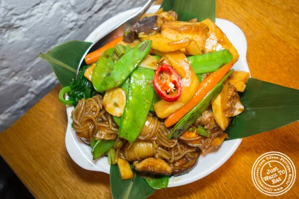 长寿面,鸡油菌&纽约州红色农场的Shiitakes
