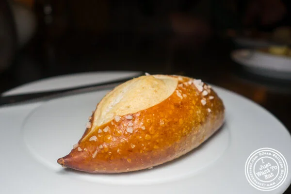 Pretzel bread at Benno in 纽约市, NY