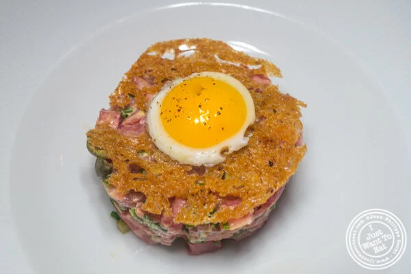 Steak tartare at Benno in 纽约市, NY