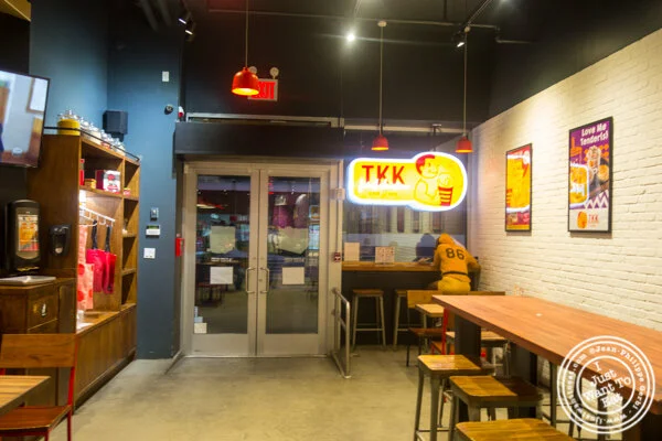 在NYC,NY的TKK炸鸡的餐厅