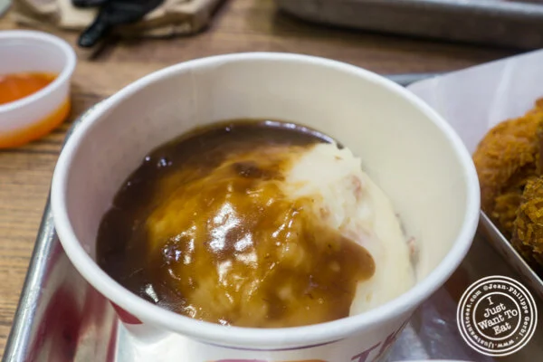 在tkk炸鸡的土豆泥在纽约,纽约