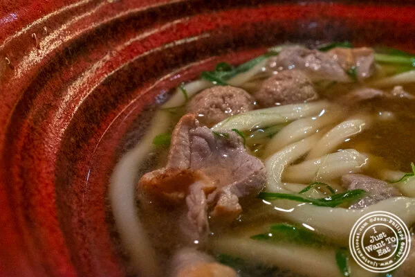 在鹤村联合广场的鸭子乌冬