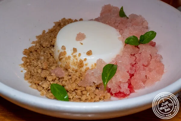 在标准东村的水仙的Buttermilk Panna Closta