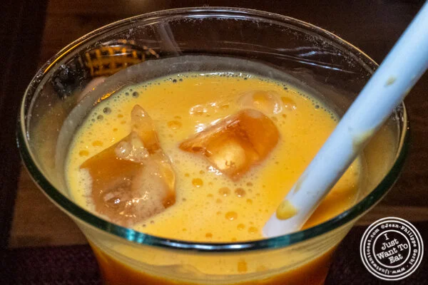 纽约州乔拉市的芒果lassi