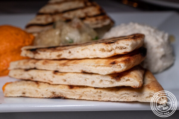 Pita at Ammos Estiatorio in 纽约市, NY