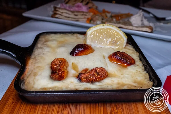 Saganaki at Ammos Estiatorio in 纽约市, NY