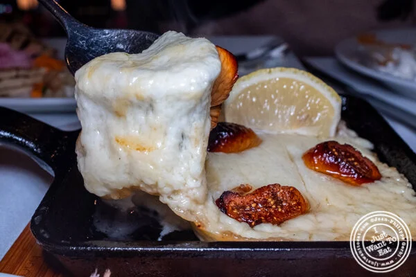 Saganaki at Ammos Estiatorio in 纽约市, NY