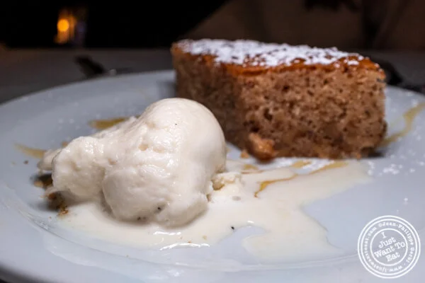 Walnut cake at Ammos Estiatorio in 纽约市, NY