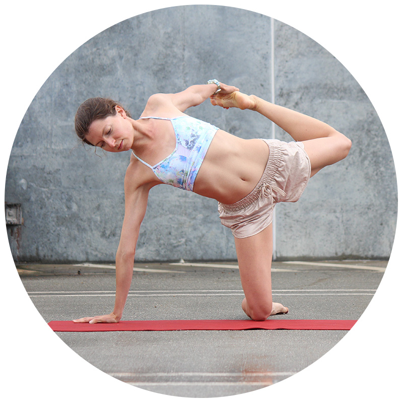 第二天:#gatepose /#parighasana到婴儿半月