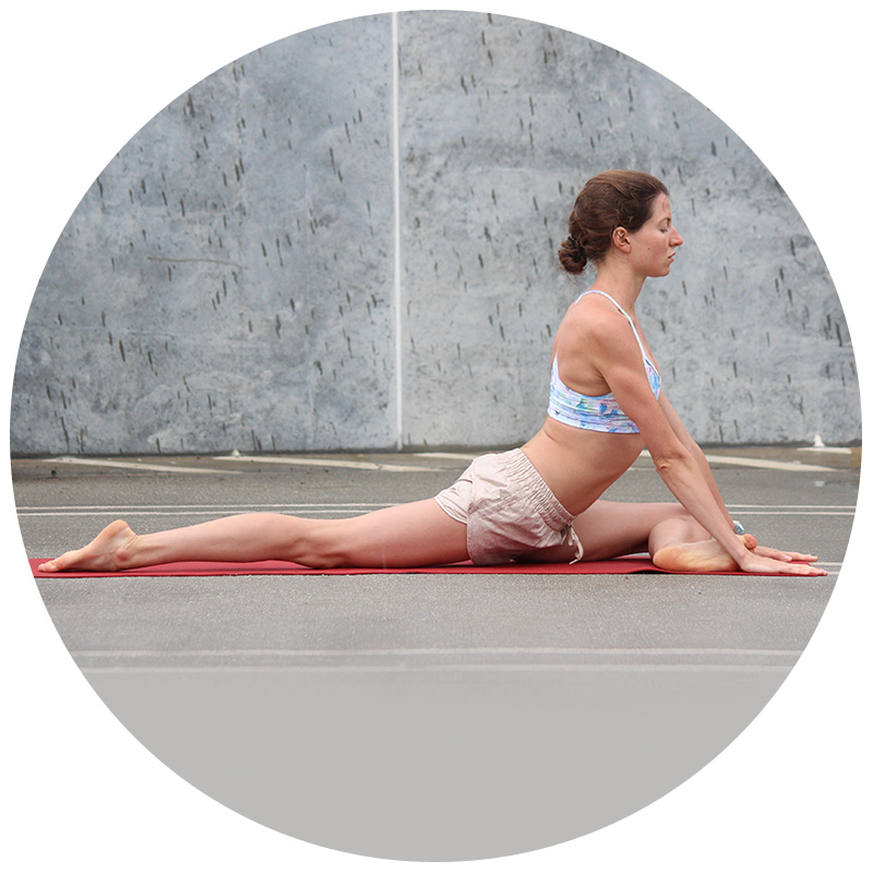 第六天:席位#EKAPADARAJAKAPOTASANA