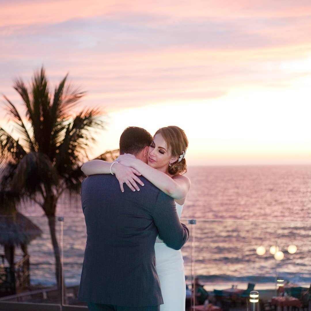 Cute fact: i was 5 months preggo during this wedding here in #puertovallarta at @sunsetplazapv . I had big energy and a little bump already! I was starving by reception but so excited because I mean, look at that sunset!!!
I just love #weddingsinpv so much. You can choose from beach reception or get a beautiful view of the sunset on the terrace.
If you had a #destinationweddig which would you pick? are you team ⛱️ or team 🌅?
.
.
.
.
Sent via @planoly #planoly #destinationwedding #brides #grooms #beachweddings #weddingsinpuertovallarta #weddingvenuespuertovallarta #destinationbrides #getmarriedinmexico #mexicoweddings #beachaesthetic #beachtheme #beachlife #beach #weddings #weddinginmexico #mexico #travelmexico #intimateweddings #elopments #beachdestination #traveltopuertovallarta #travel #love #instagood #photographer