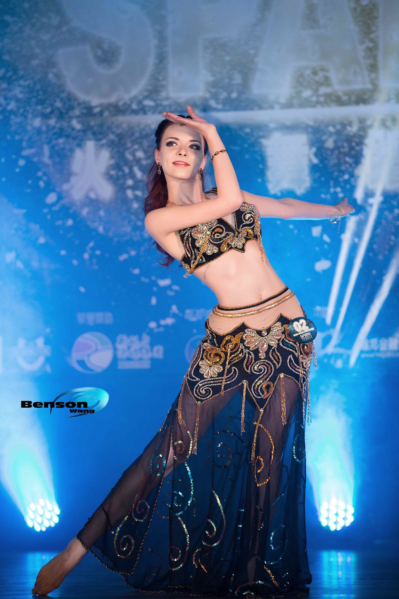 Belly dancer Iana.  Spark舞蹈比赛,银奖,2012年12月,照片由Benson Wang