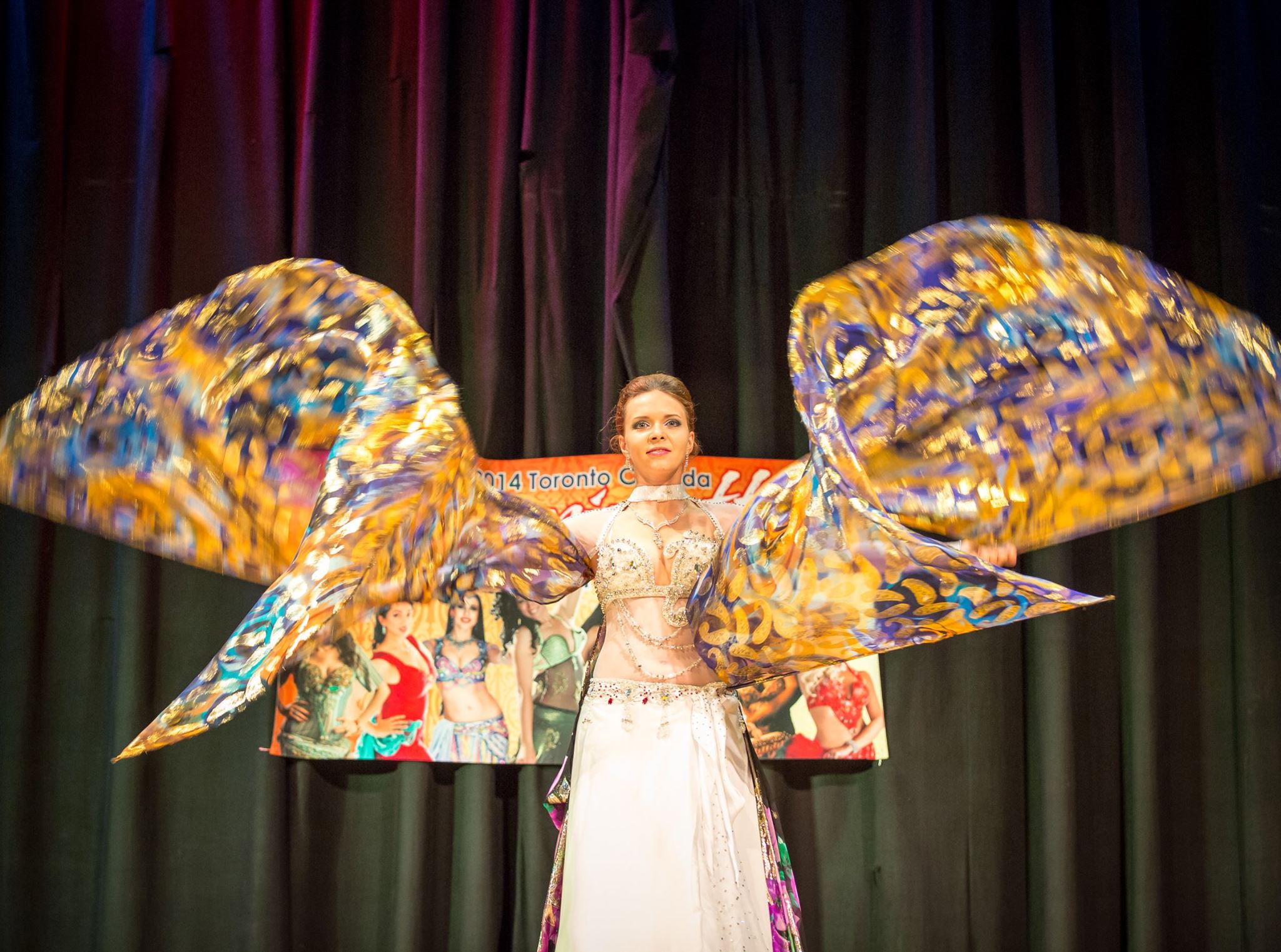 Belly dancer Iana.  Masriyatt节,关闭Gala展,2014年9月,照片作者Iden Ford