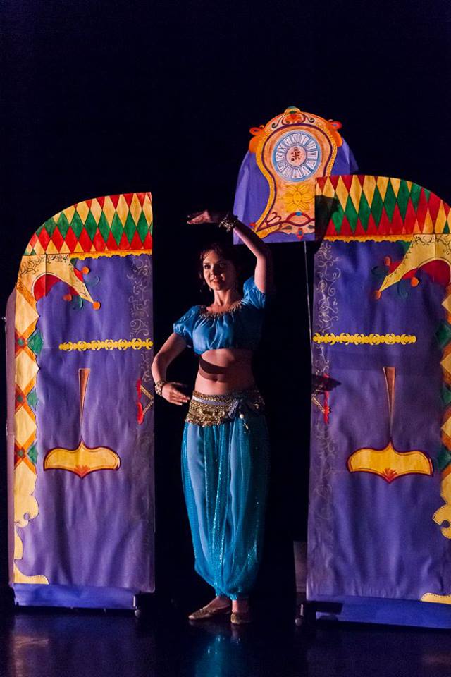 Belly dancer Iana.  16件舞蹈管弦乐团生产,多伦多,2013年5月,照片作者Marvan Kwan