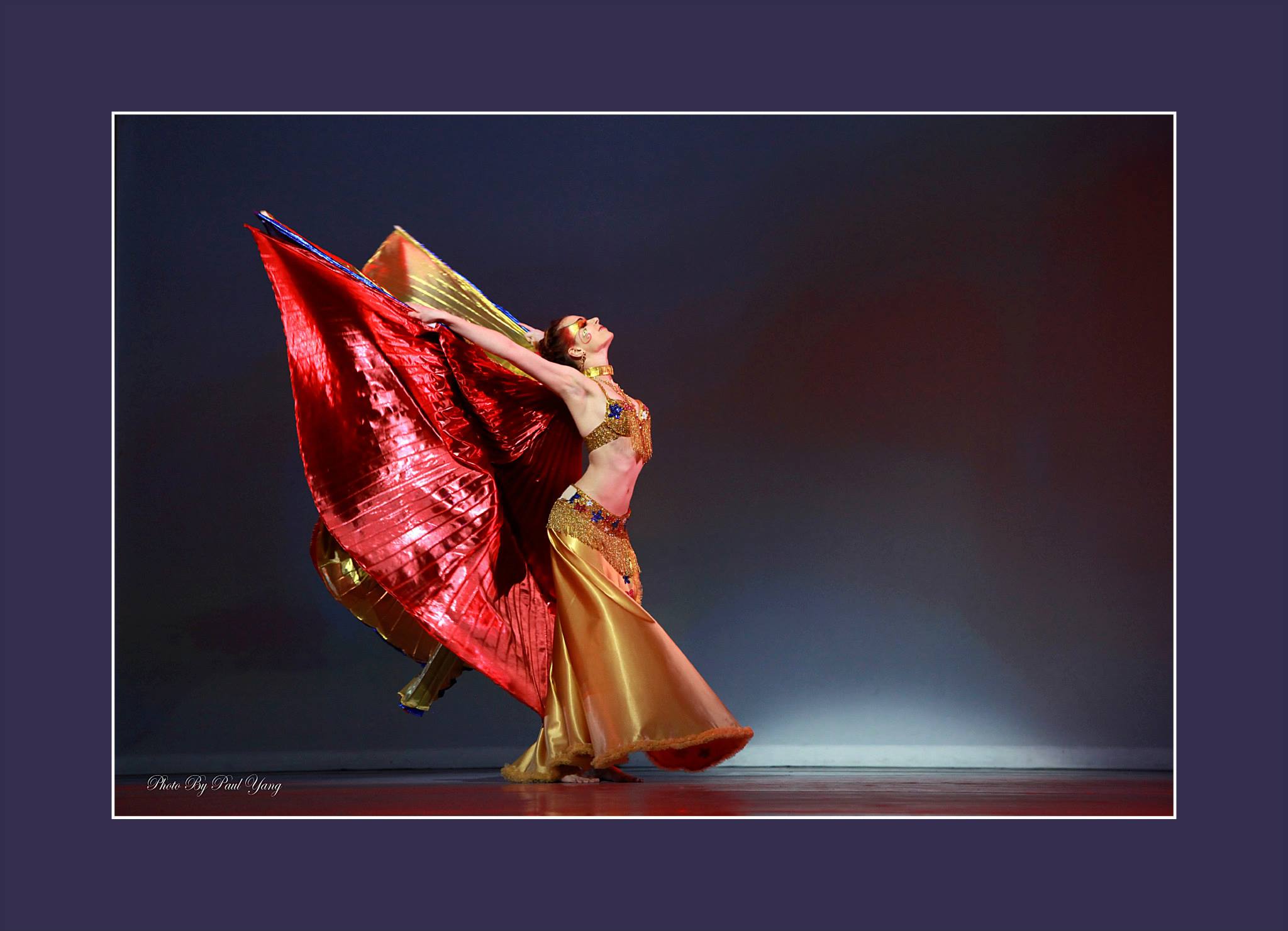 Belly dancer Iana.  Spark舞蹈比赛,银奖,2012年12月,照片由Hugh Li