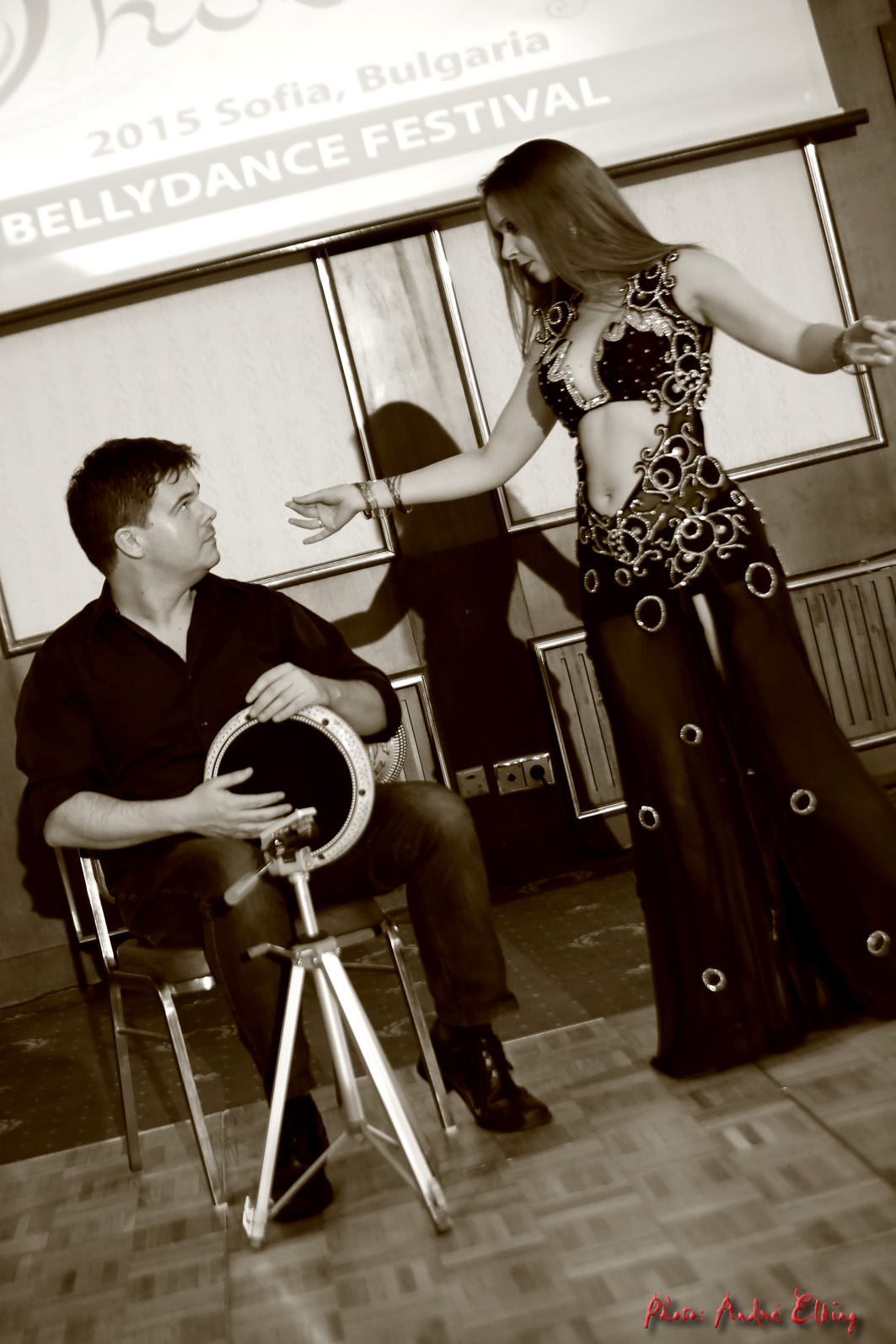 Belly dancer Iana. 东方EL滚刀滚刀节在索非亚,保加利亚。用pedro bonatto表演。 2015年10月。照片作者 André Elbing.