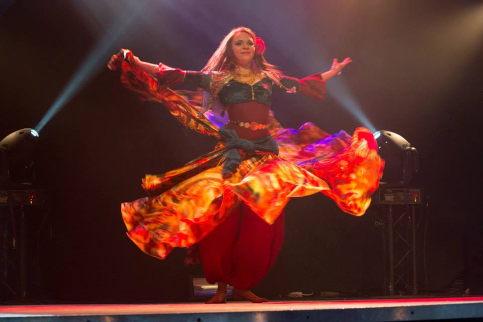 舞蹈演员Iana Komarnytska。 Winner of Star Bellydancer Canada, February 2014.