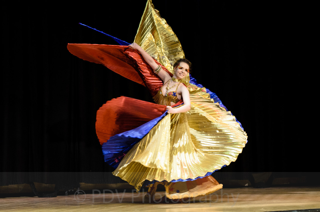 Belly dancer Iana. 加拿大国际肚皮舞会,2012年5月。