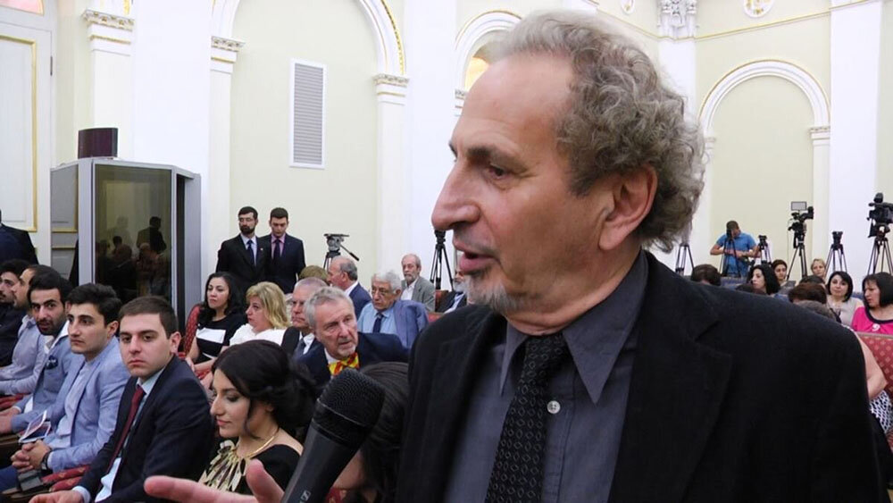 Питер Балакян — американский поэт, писатель и исследователь, педагог. В 2016 году удостоен Пулитцеровской премии. Фото: google