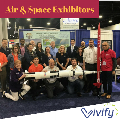代表各种航空和航天公司的参展商。您可以发现Vivify吗?