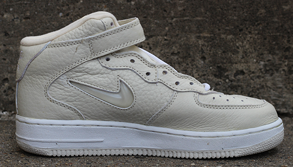 white nike air force size 6