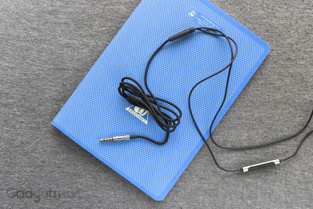 rha-s500i-in-ear-headphones-aluminum-plug-and-braided-cable.jpg