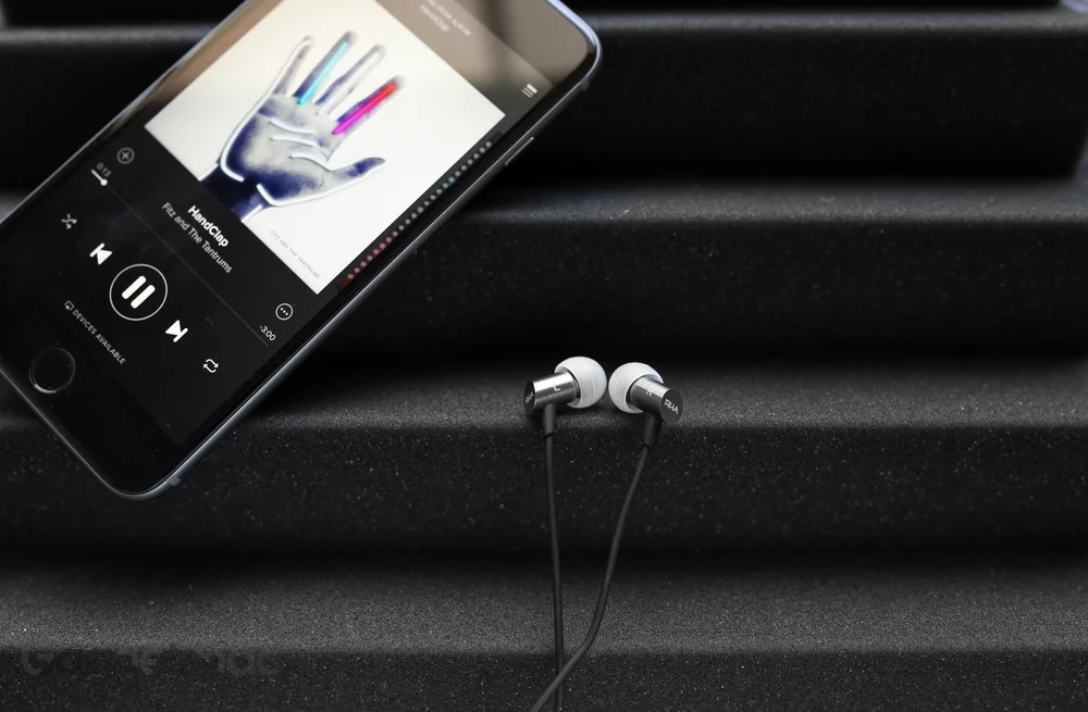 rha-s500i-in-ear-headphones-iphone-6s-plus-2.jpg