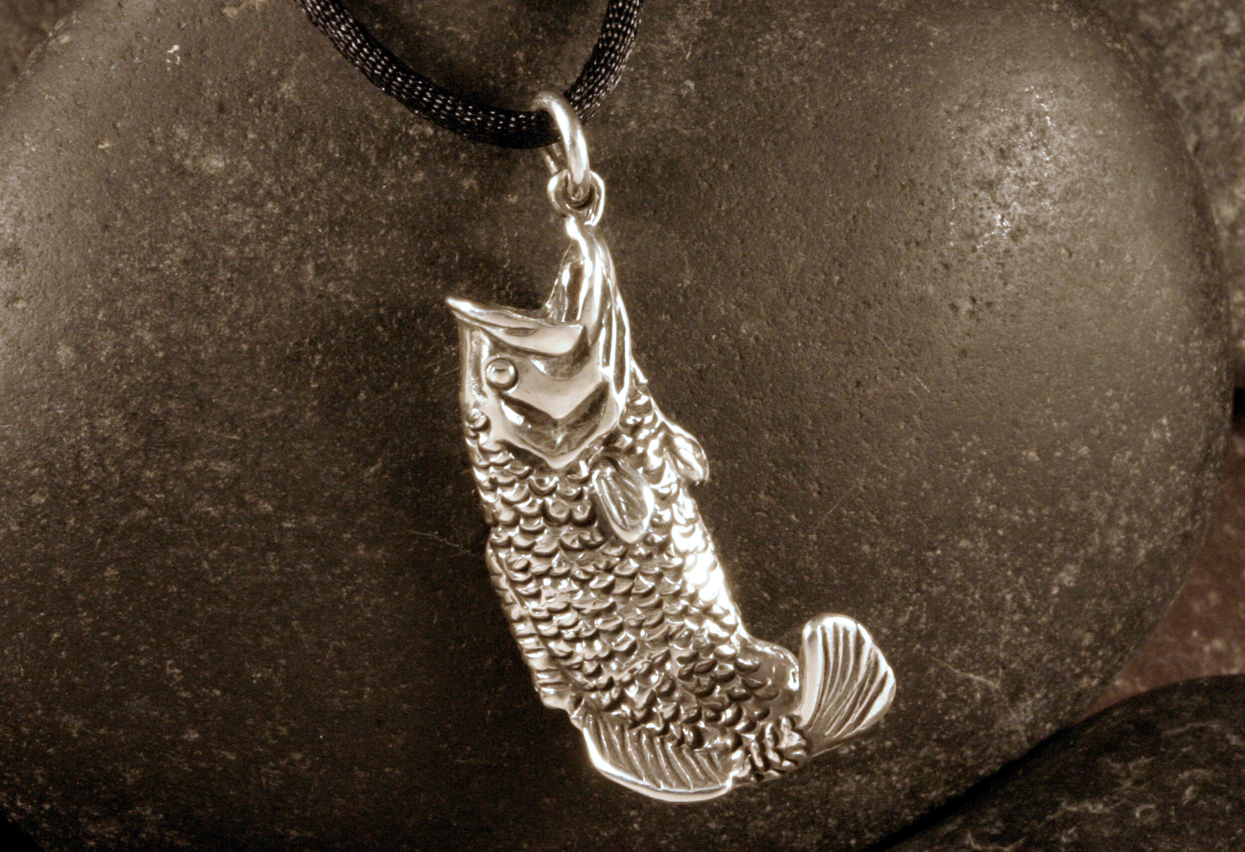 Quality Gold QC9857 Sterling Silver Polished Jumping Bass Fish Pendant