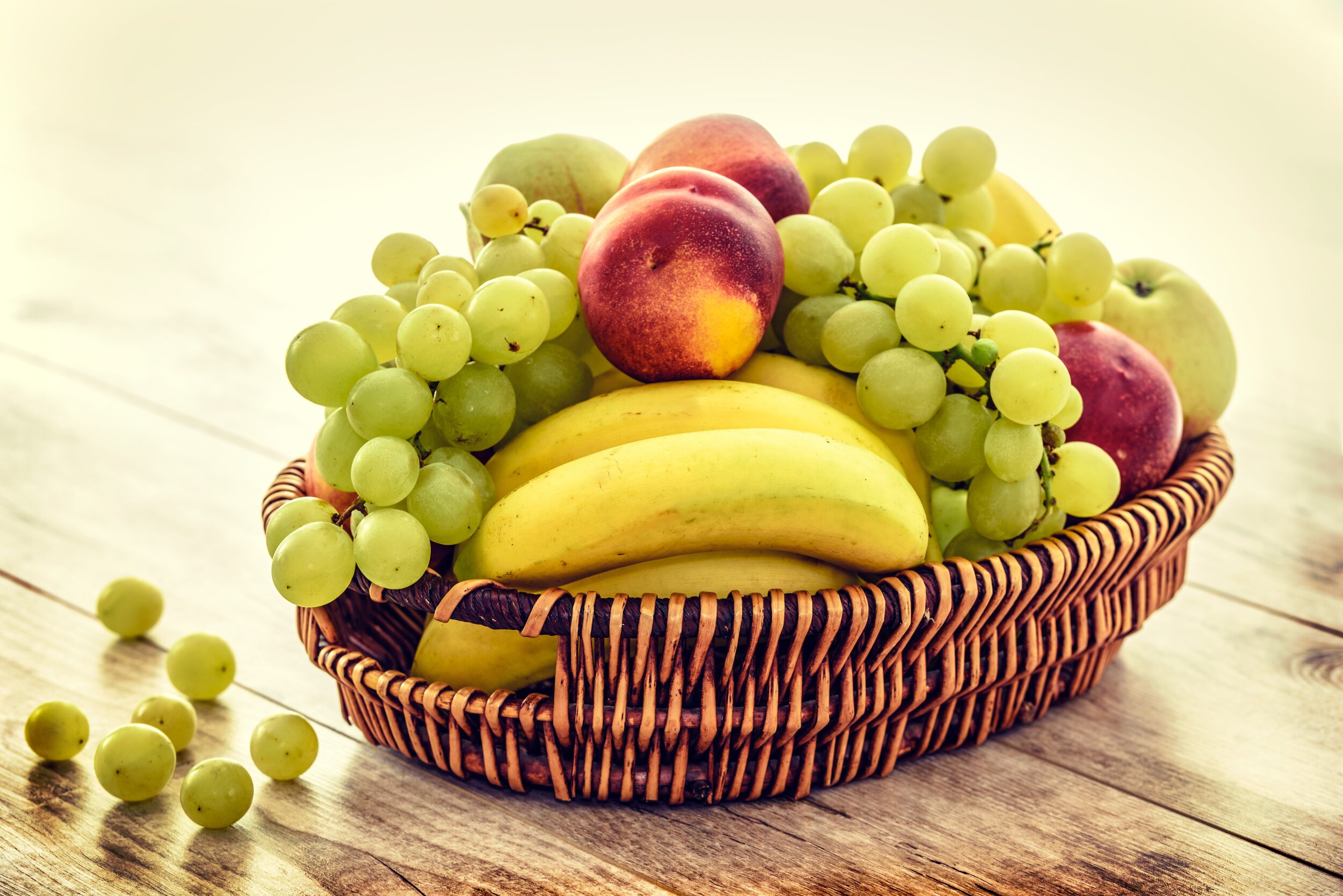 apples-bananas-basket-235294.jpg